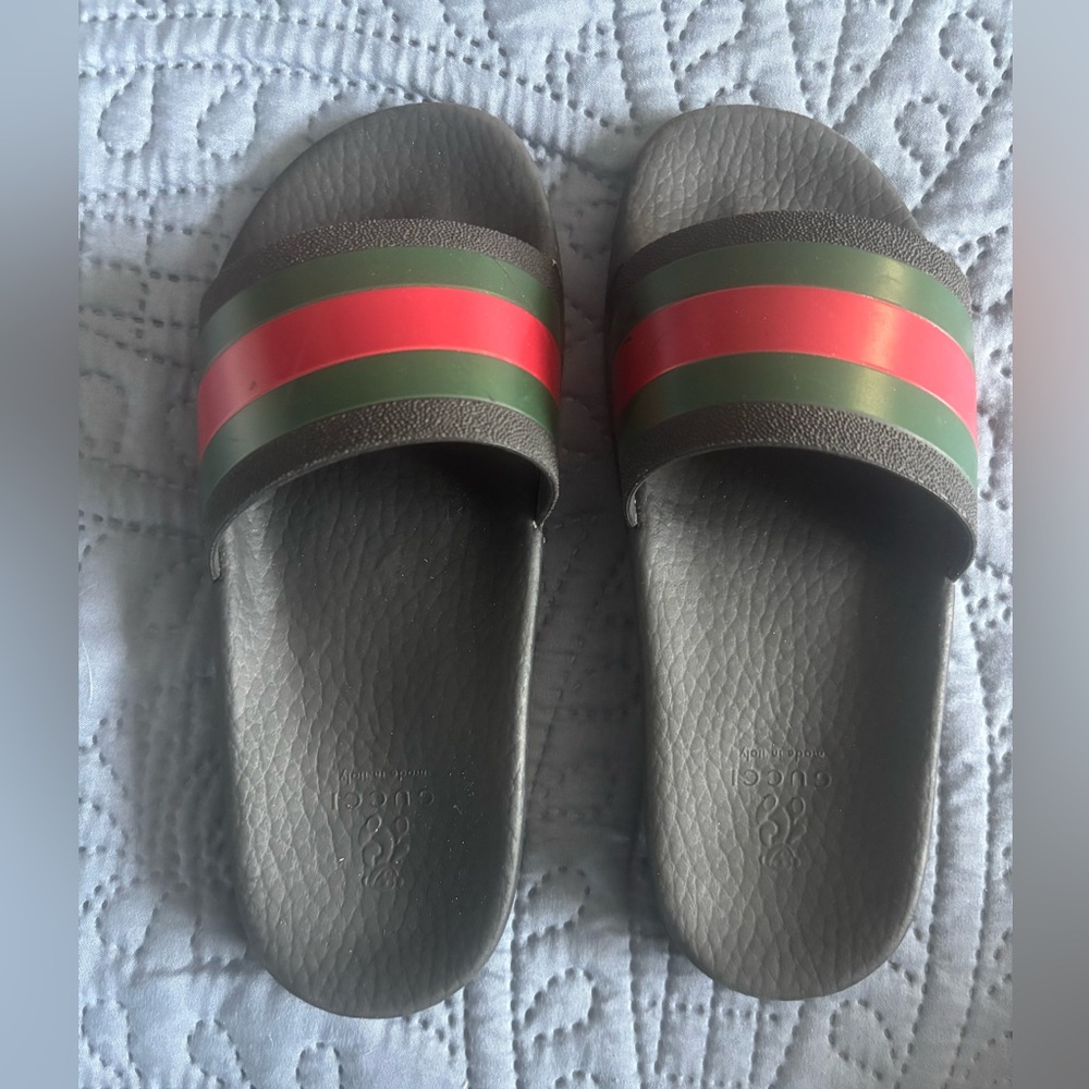 Gucci Kids  unisex Black Slides with Green and Red Stripes- kids size 12